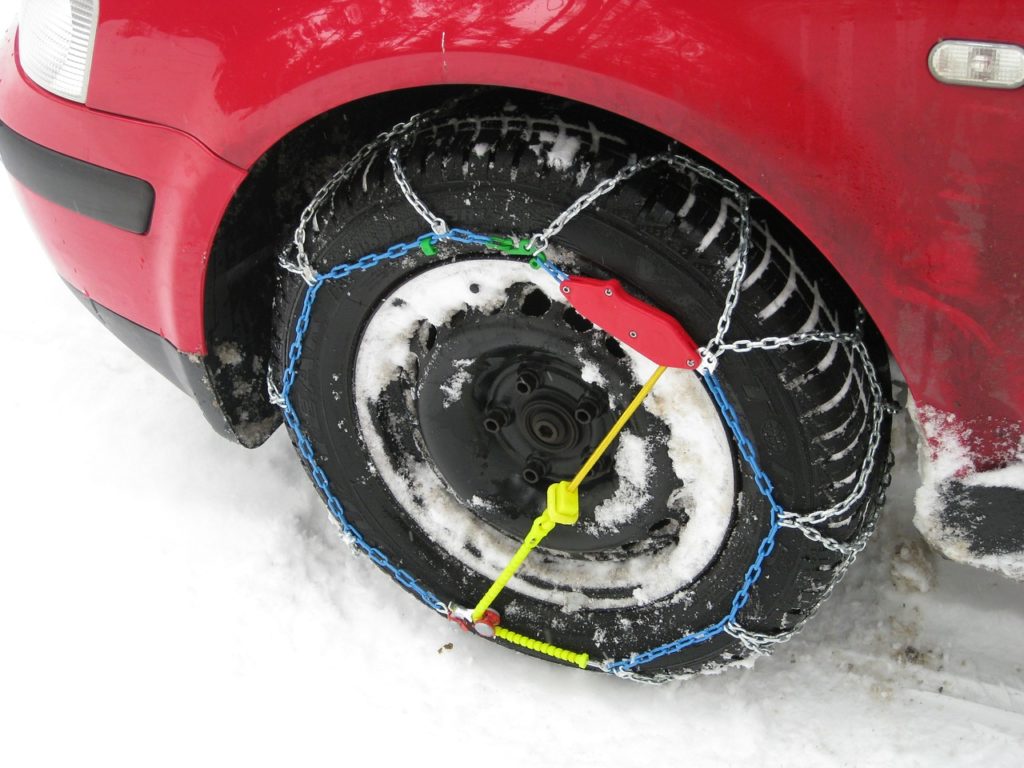 snow-chains-246258_1280