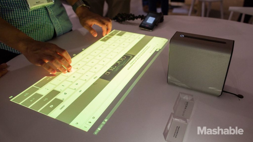 A Sony új vetítője bármilyen felületet érintőképernyővé változtat!