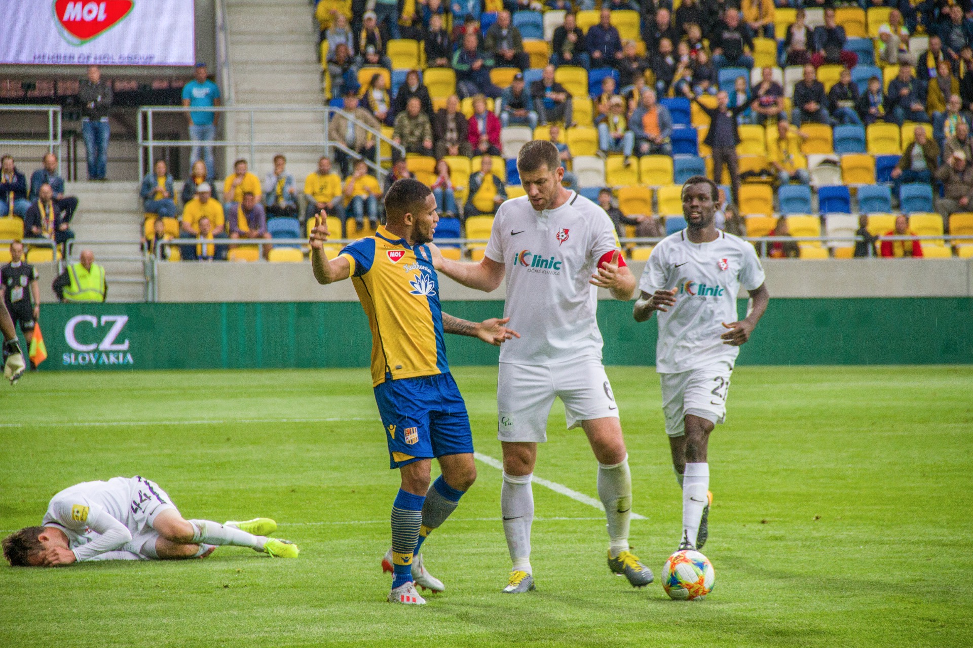 Néhány dolgot máshogy kell megoldani, nem pedig a 9564 néző kárára