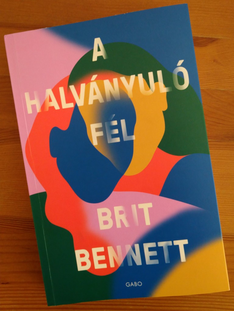 Könyvjelző,Brit Bennett,KÖnyv,Irodalom