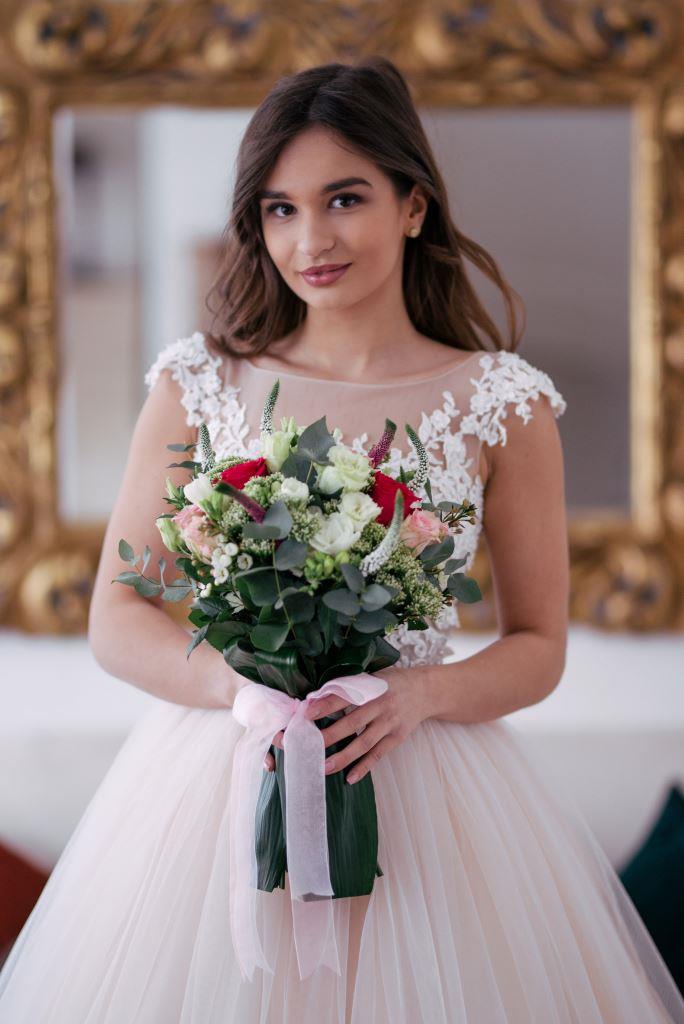 Klikk Out,Előzetes,Március