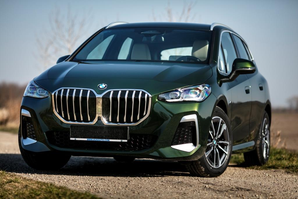 Klikk Out,Előzetes,Március