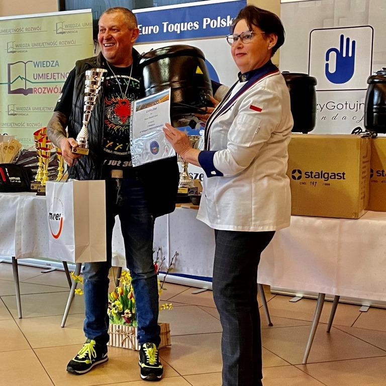 Klikk Out,Előzetes,Május