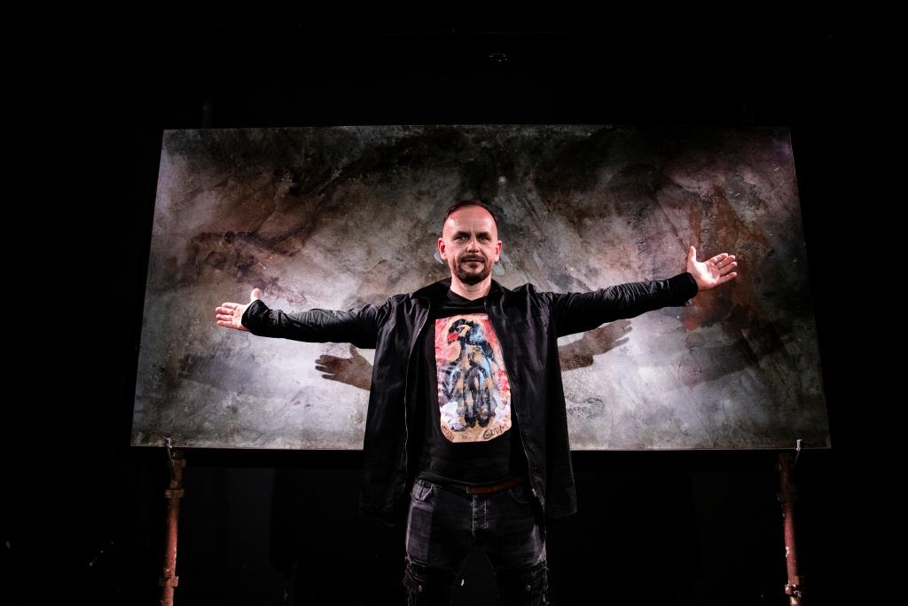 Klikk Out,Előzetes,Május