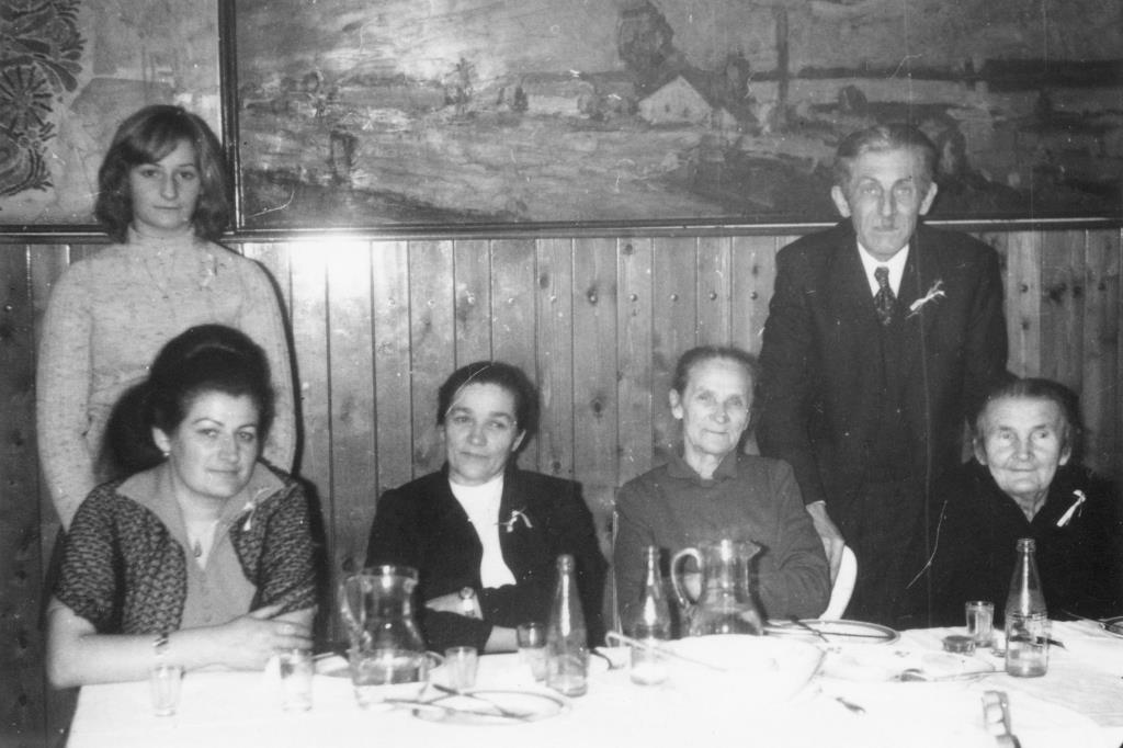 Klikk Out,Előzetes,Október