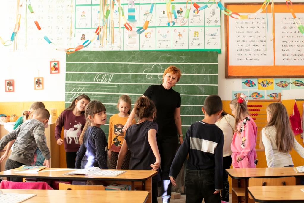 várady zsuzsanna,süke bea,bia bekérdez,kiselsősök,alapiskola,iskola,oktatás