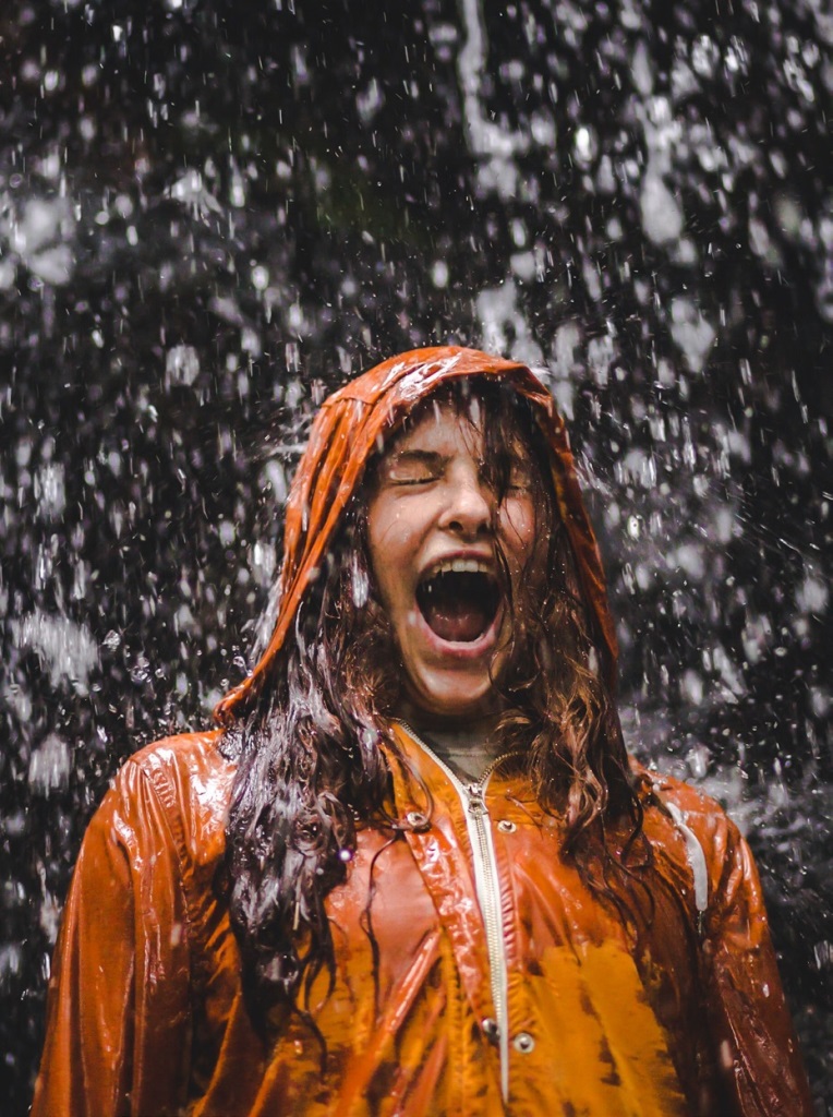 Klikk Out,Előzetes,Október