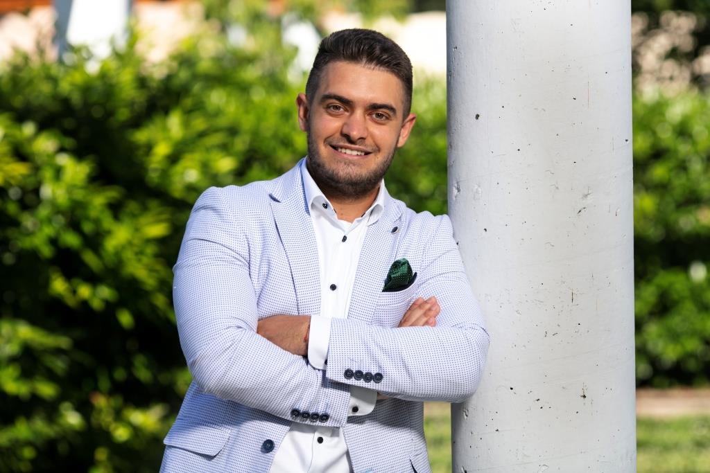 Dudás Ábel,Zénidőm,Pénzügyek,Fiatalok,Boros Bia