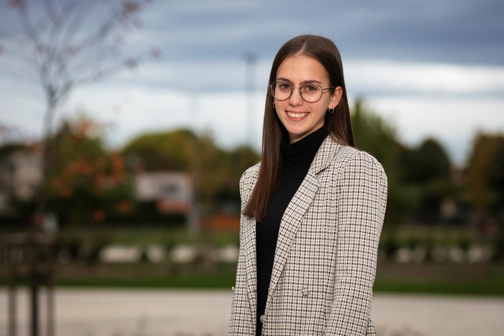 Bia bekérdez,Főiskola,Egyetem,Iskola,Oktatás