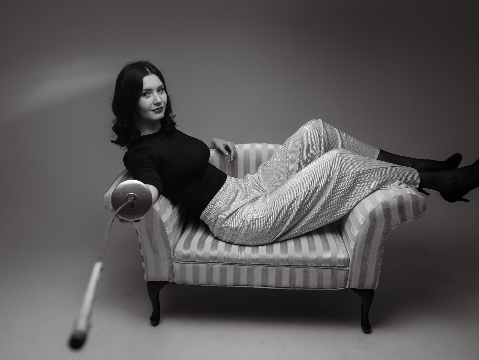 Klikk Out,Előzetes,Április