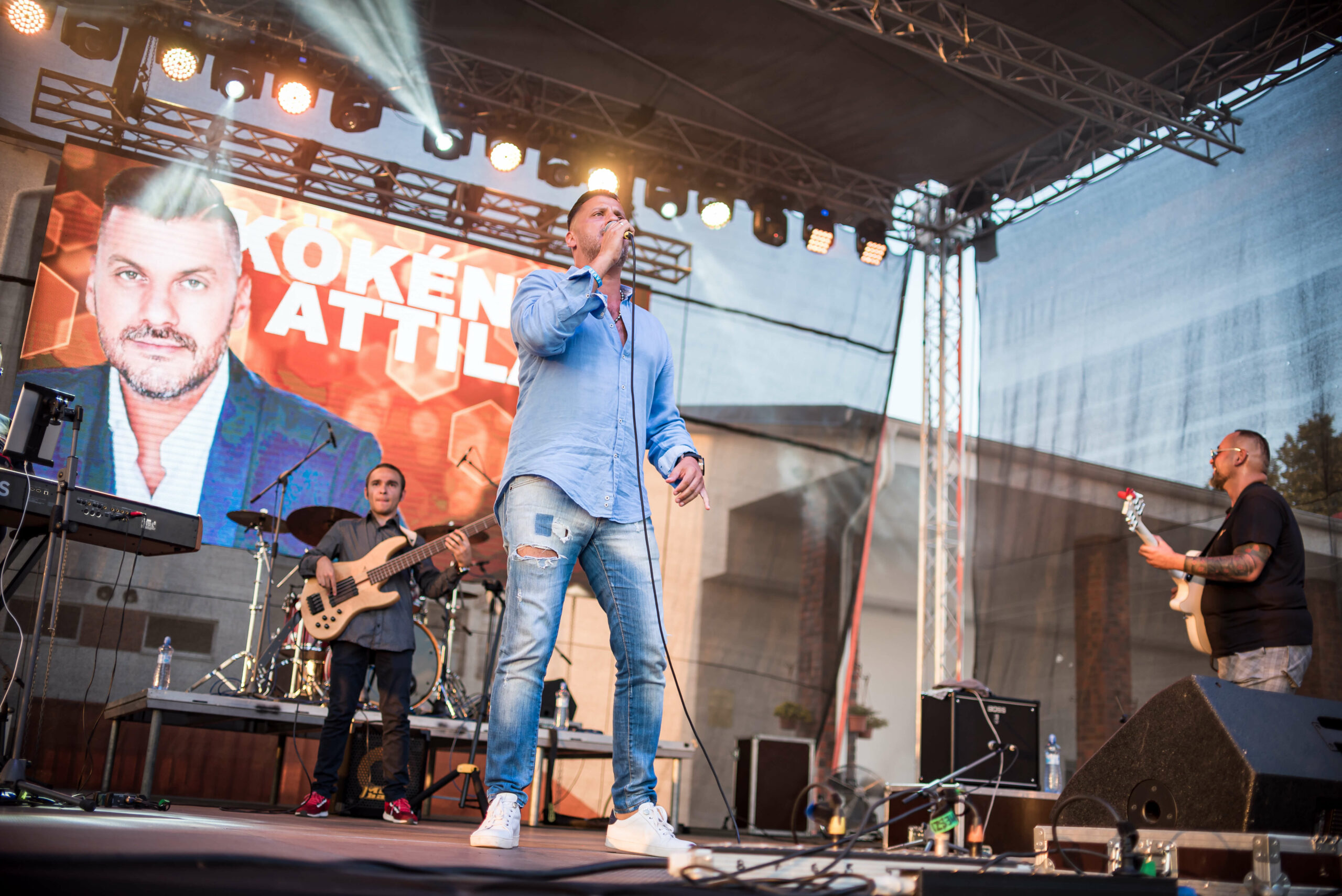 Kökény Attila,Vikkendhouse