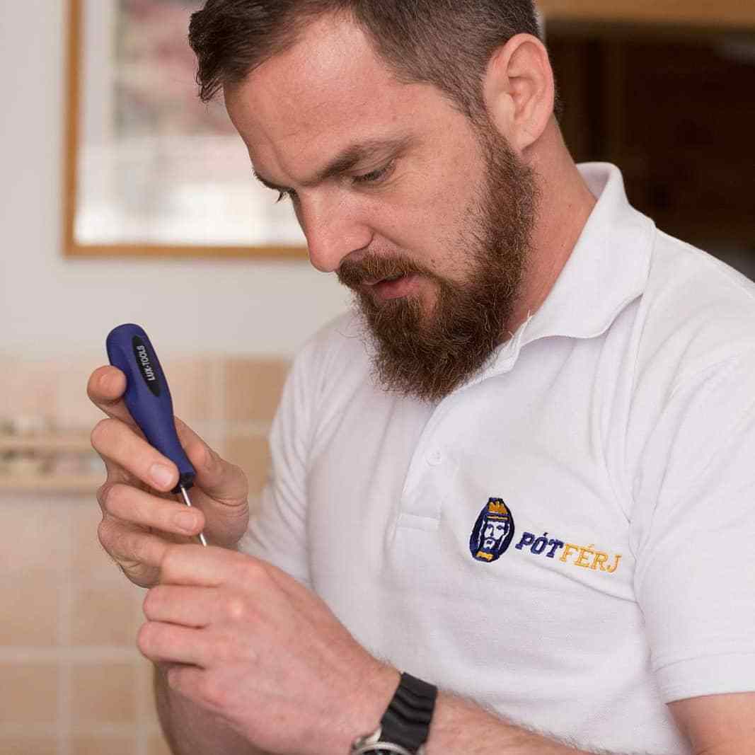 Klikk Out,Előzetes,Május