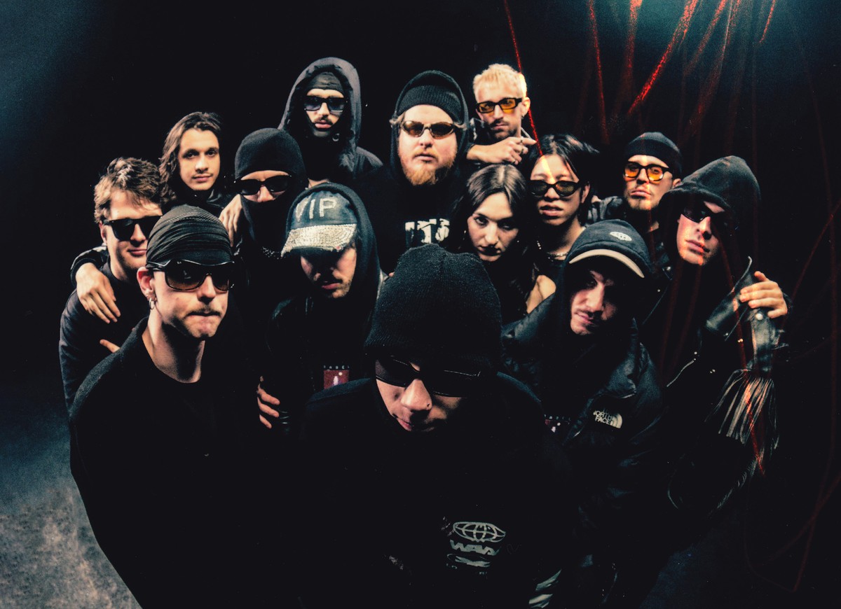 Klikk Out,Előzetes,Május