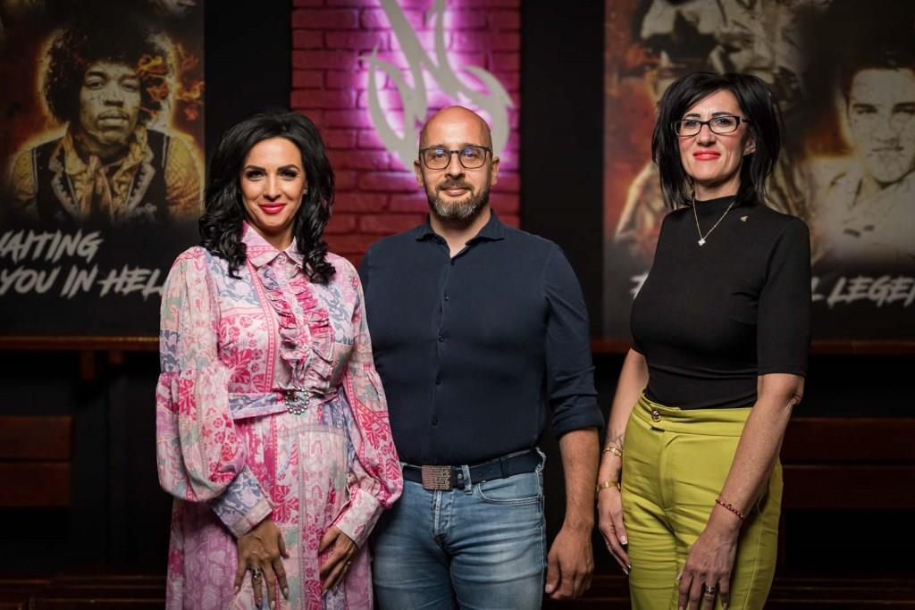 Klikk Out,Előzetes,Június