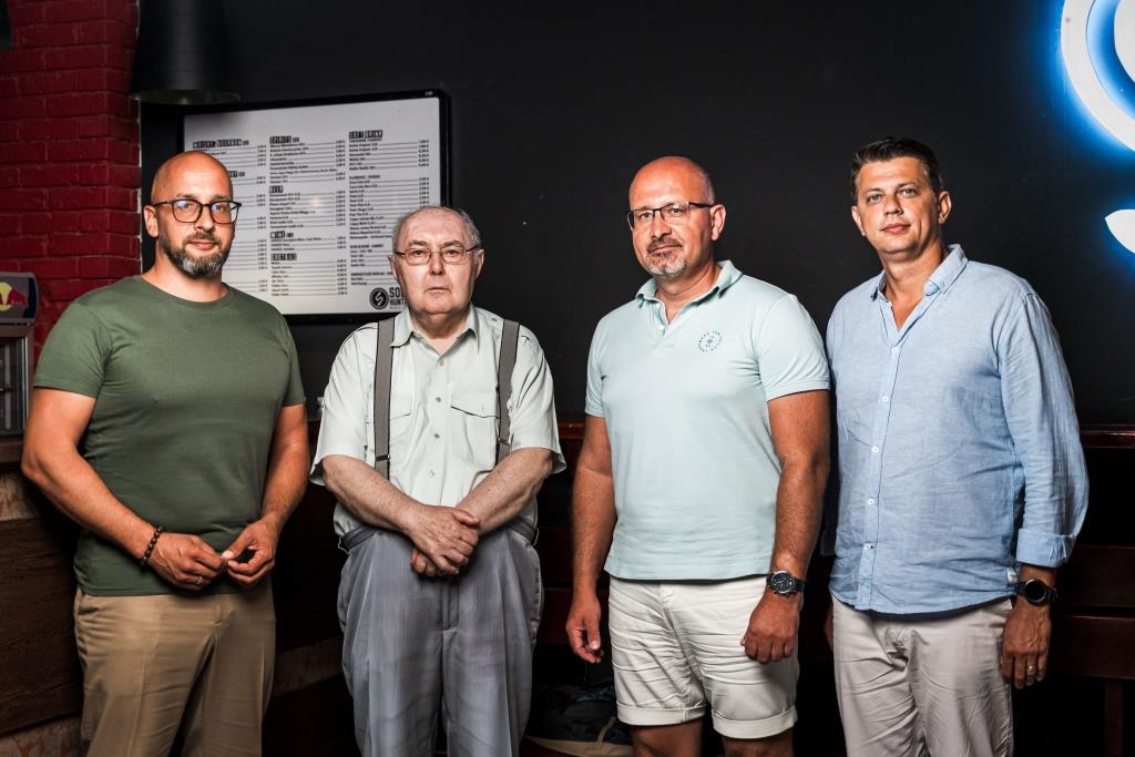 Klikk Out,Előzetes,SZeptember