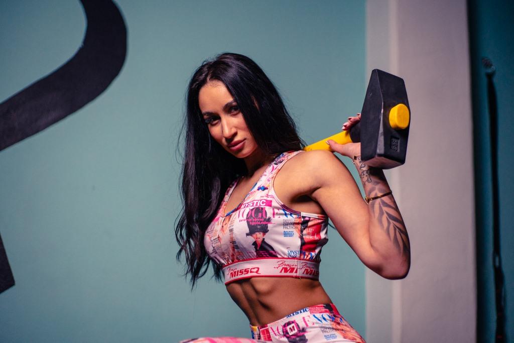 Klikk Out,Előzetes,április